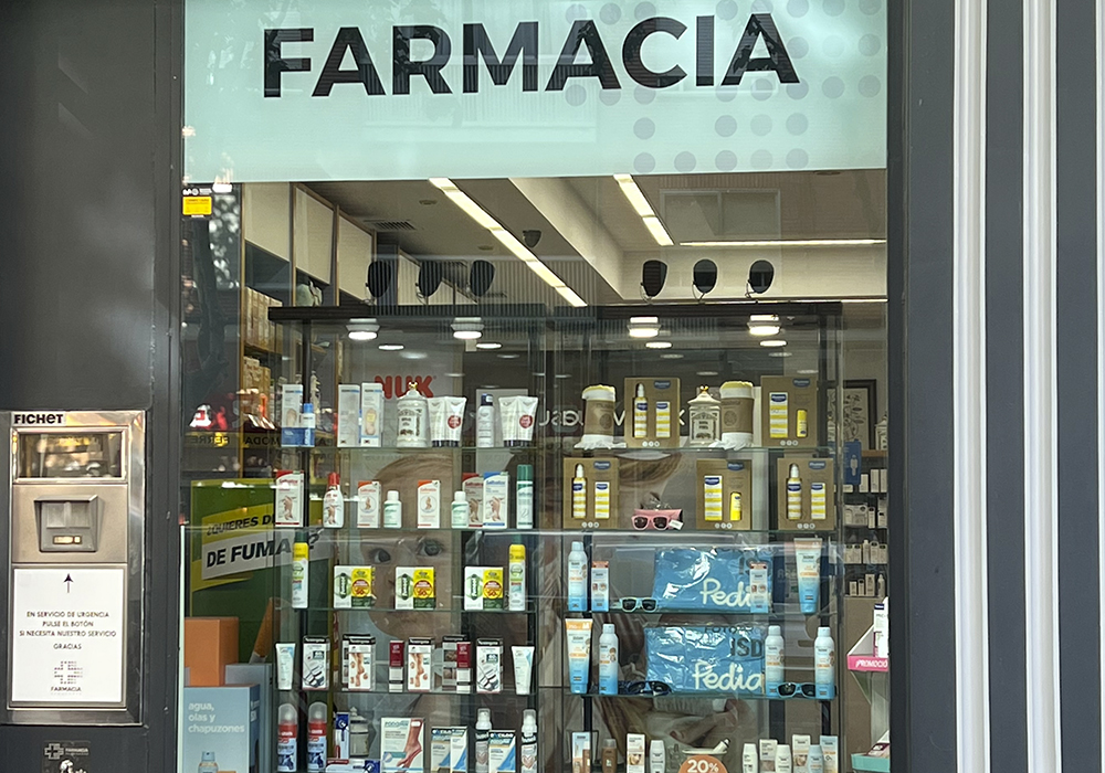 IMAGEN ESCAPARATE DE LA FARMACIA IMAGEN ESCAPARATE DE LA FARMACIA